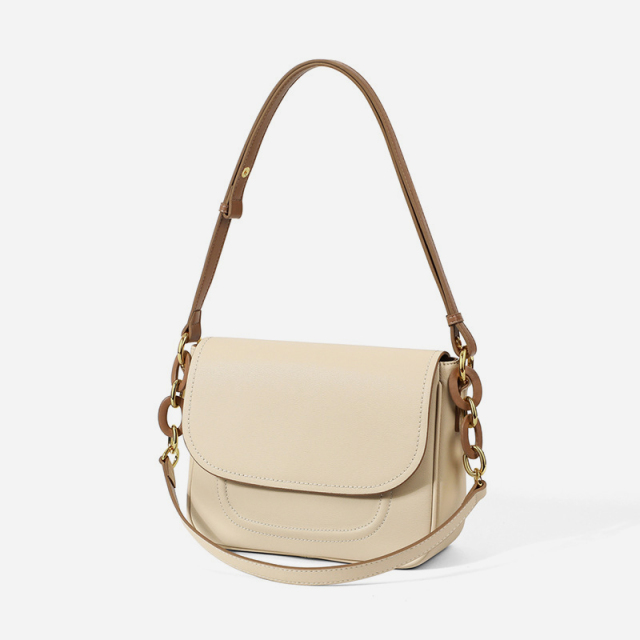 Fashionable and versatile saddle bag
