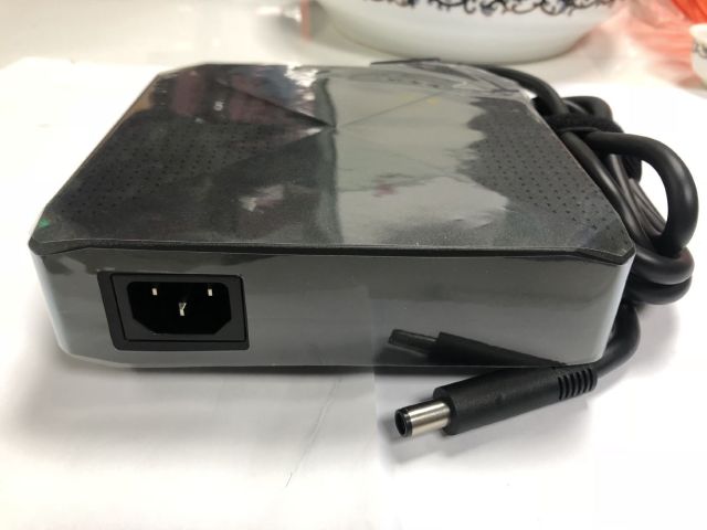 19.5V 16.92A 330W TPC-DA60 7.4mm Pin AC Adapter For HP Omen X Laptop 918607-013 Laptop Original
