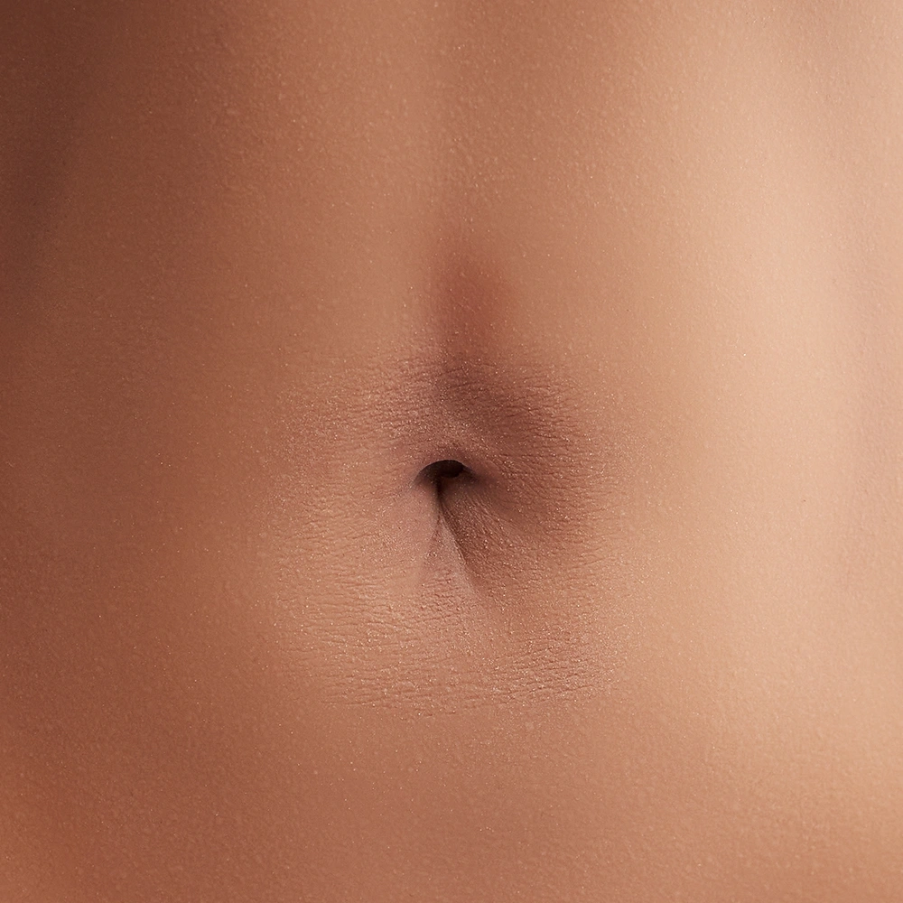 Scarlett torso close-up — abdominal detail