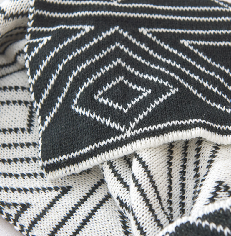 Double side knitted jacquard blanket