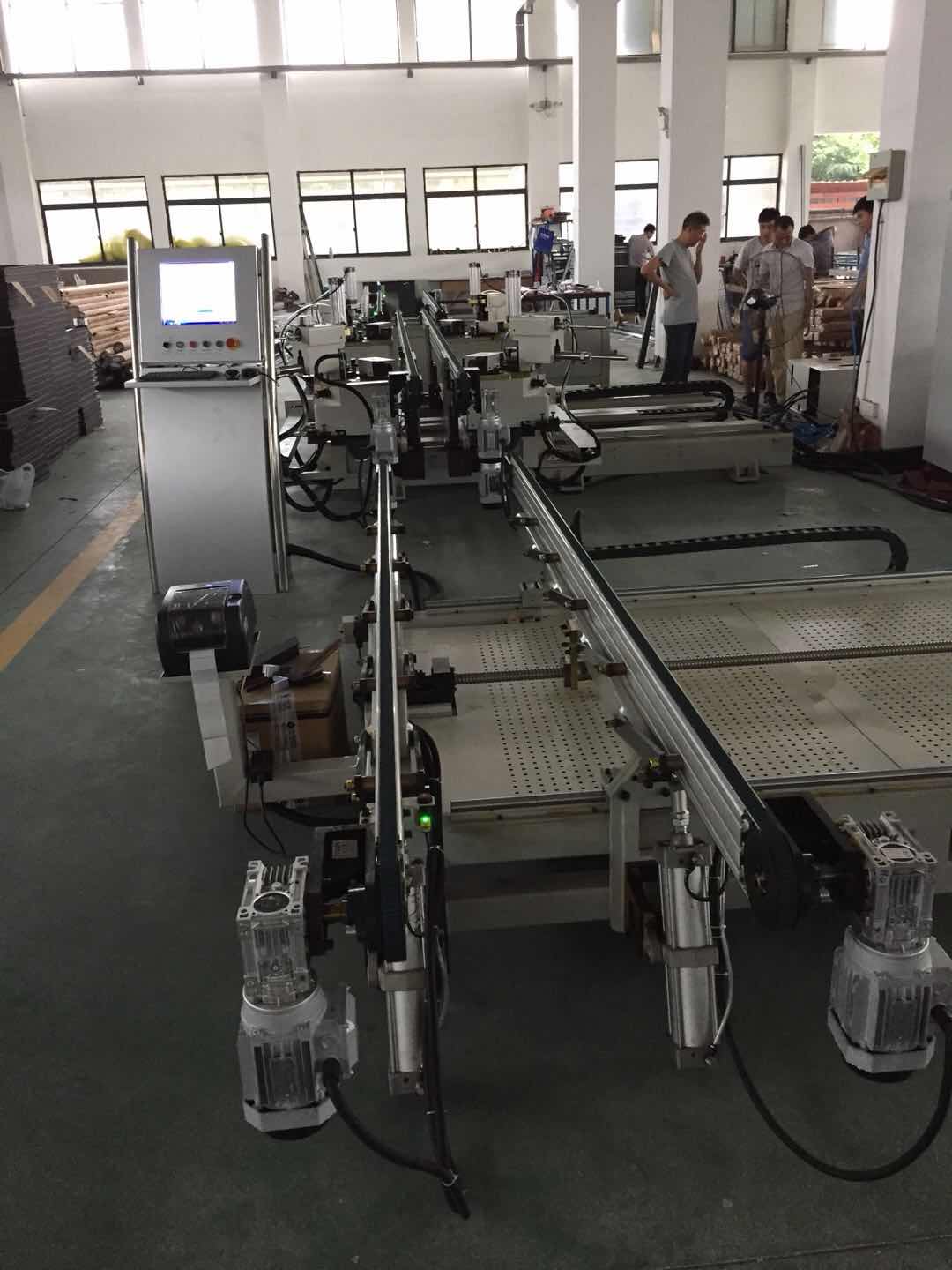 Ligne de production de sertissage de coin à quatre têtes CNC