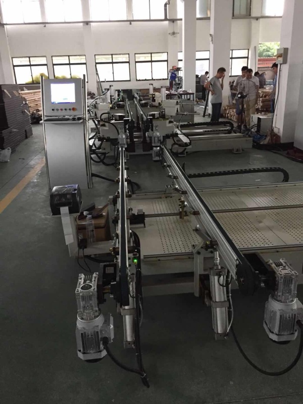 Ligne de production de sertissage de coin à quatre têtes CNC