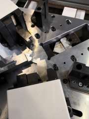 Ligne de production de sertissage de coin à quatre têtes CNC