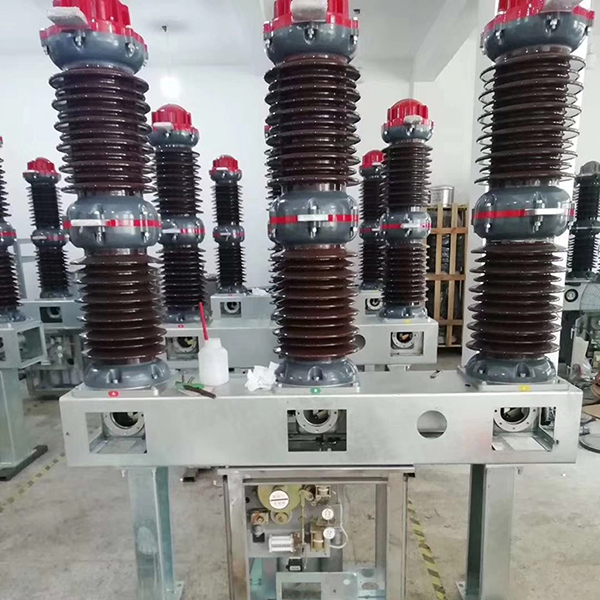 Zw7-40.5kv 1250-2000A Vacuum Circuit Breaker for Pole Transformer with Current Transformer Polymer Insulator