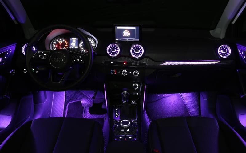 Sistema di illuminazione ambientale Audi Q2