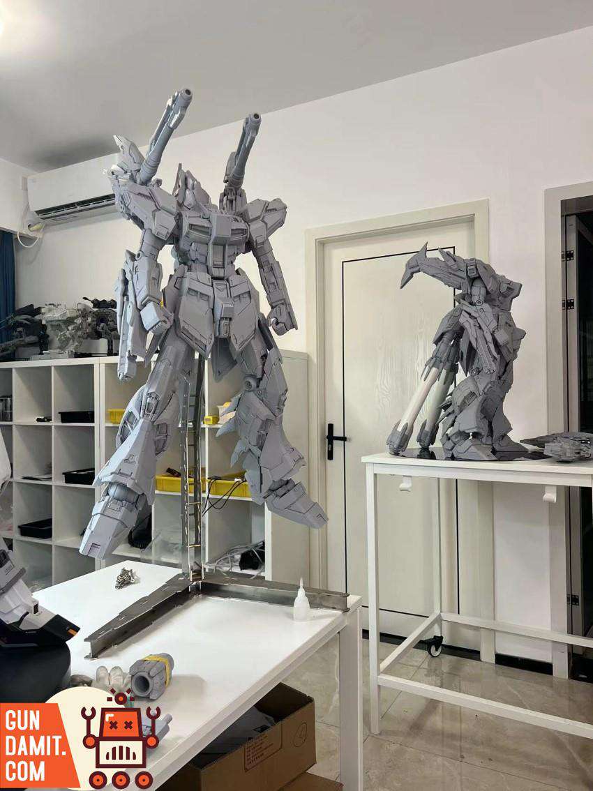 Core Cast 1/35 RX-93-ν2 Hi-ν Gundam Garage Kit w/ Display Stand