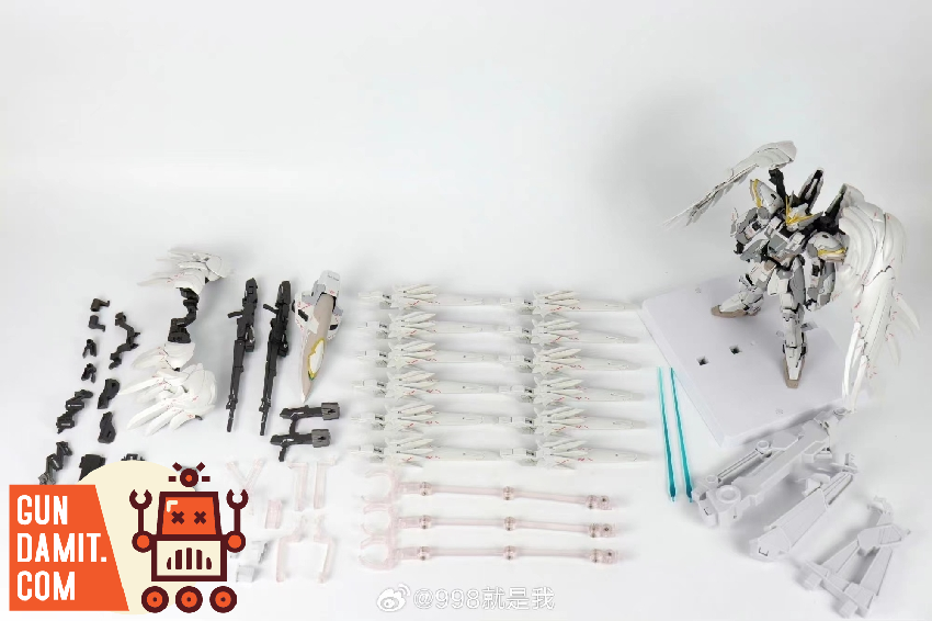 Daban 1/100 8827 Wing Gundam Snow White Prelude MG Kit | GunDamit.com