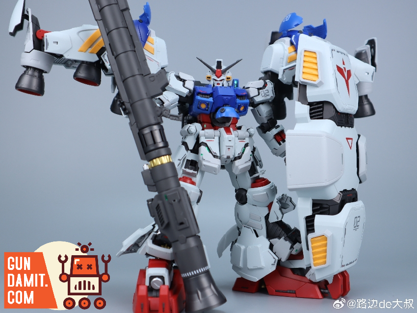 Solomon 1/100 MG RX-78GP02A Gundam Physalis Model Kit