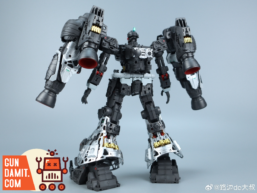 Solomon 1/100 MG RX-78GP02A Gundam Physalis Model Kit