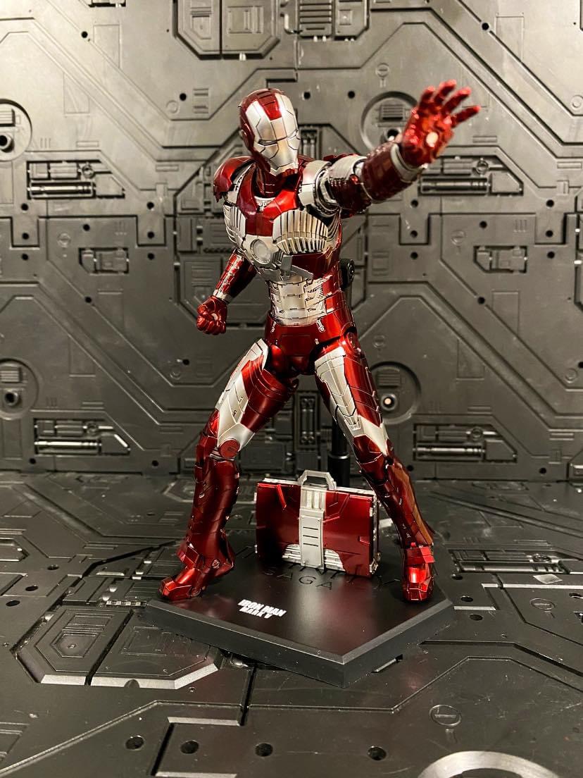 Threezero Marvel Studios The Infinity Saga DLX Iron Man Mark