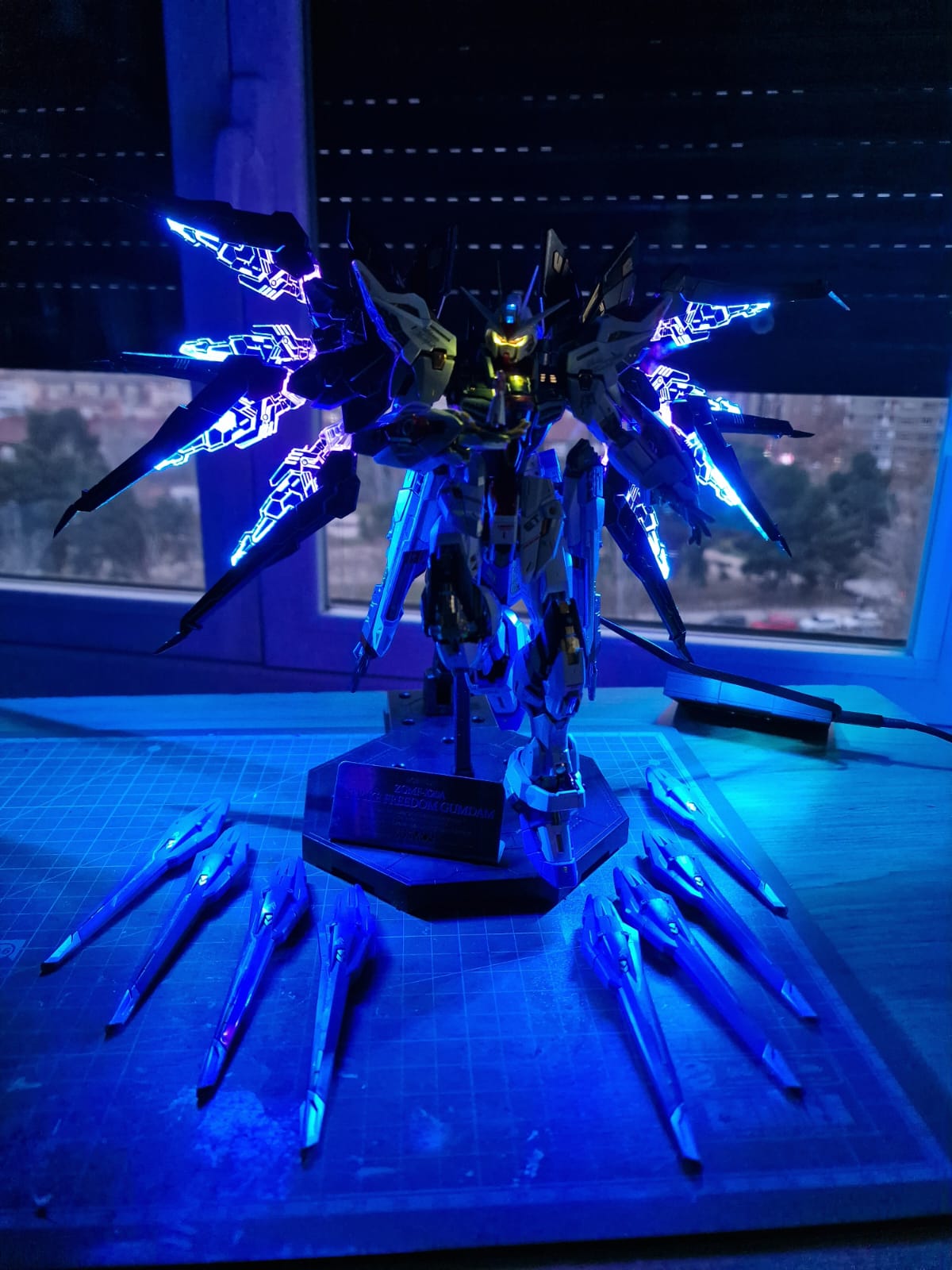 Kosmos 1/100 MGEX ストライク フリーダム専用 LED ユニット Kosmos 1/100 MGEX マイティ ストライク フリーダム ガンダム用