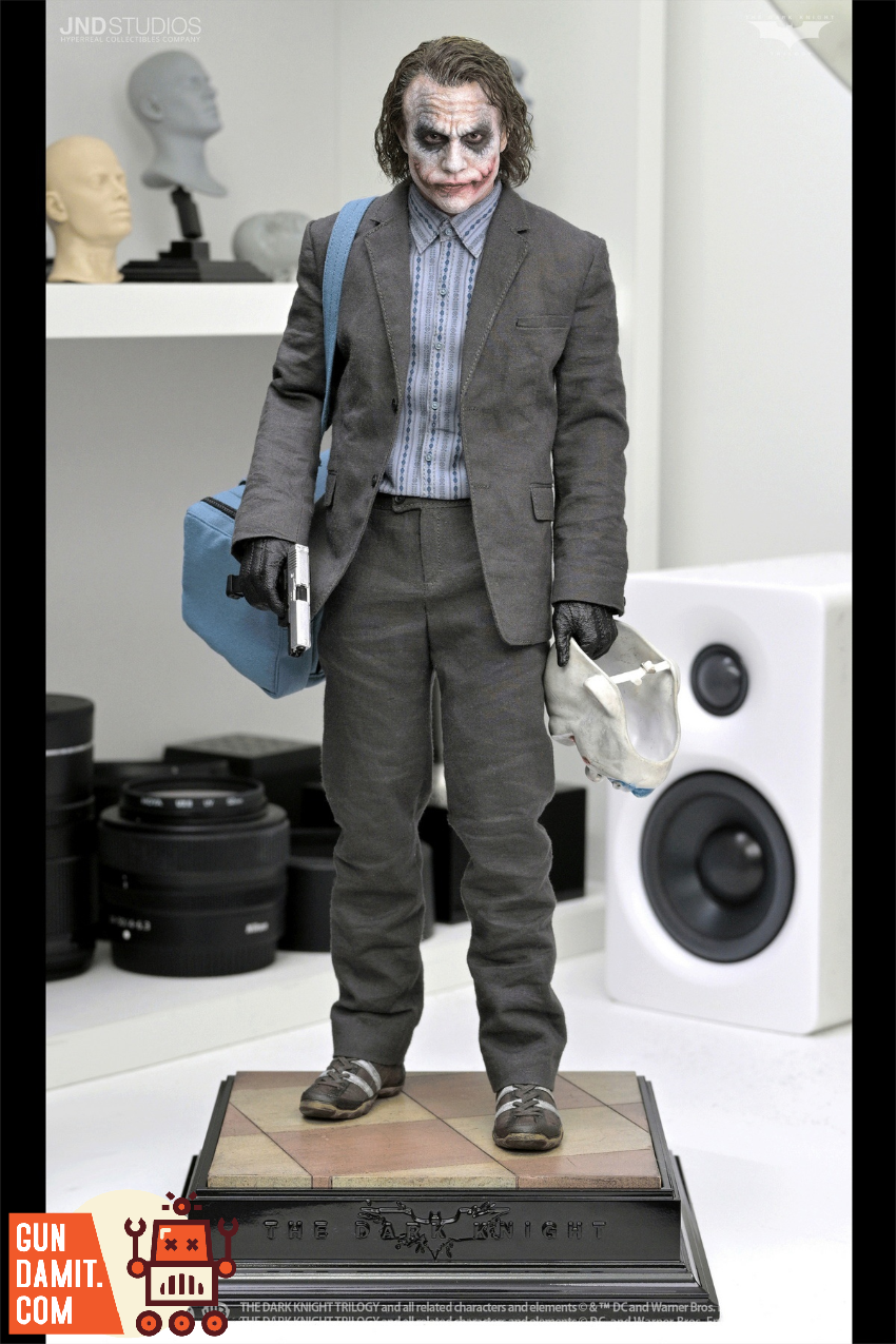 The Joker: Bank Robber Version フィギュア s-l1200.jpg