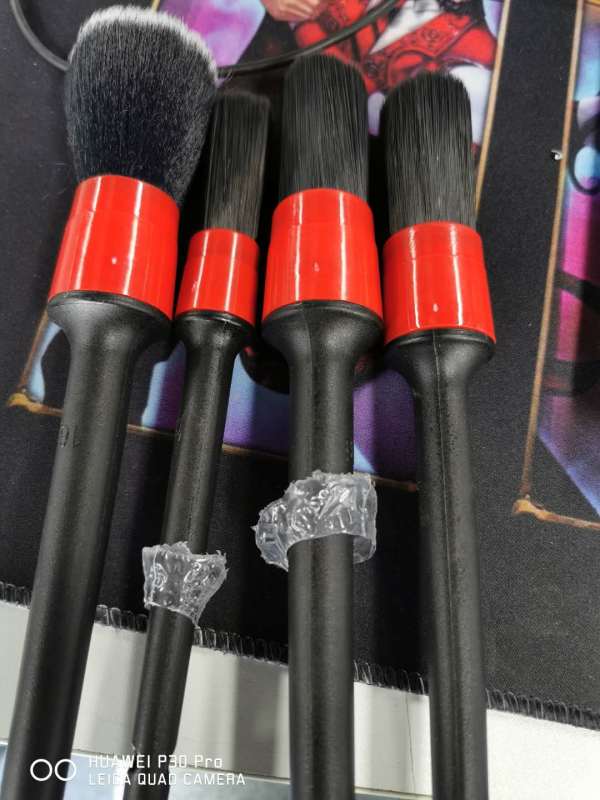 Red Details Brush Set