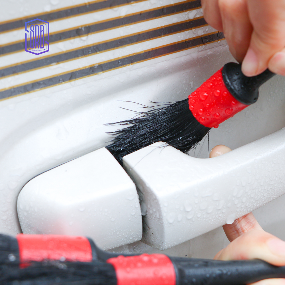 Red Details Brush Set