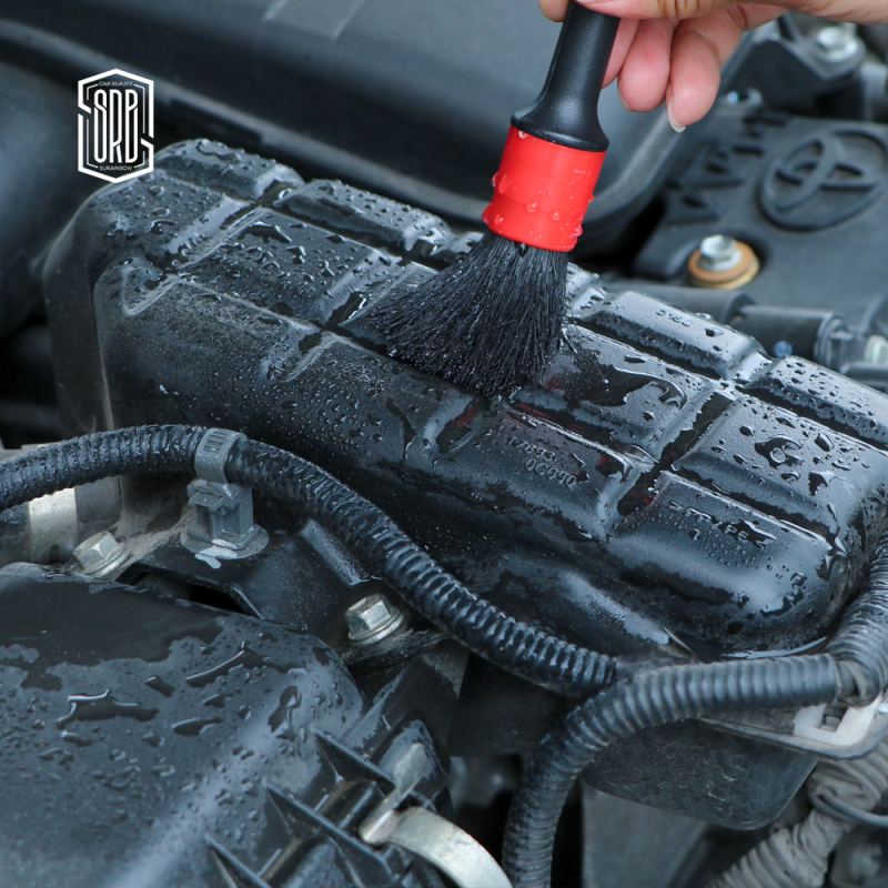 Red Details Brush Set