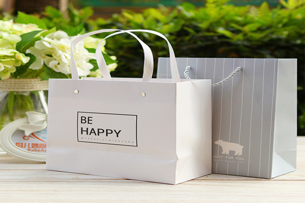 Paper gift bags with handles, a new way to social media