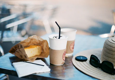 Vor- und Nachteile von Einwegbechern, Papier versus Plastik