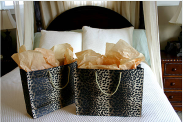 The fashionable leopard paper bags is one of printed gift bag