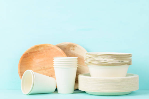 Degradable disposable paper food containers are replacing styrofoam containers