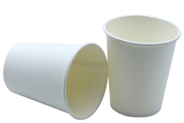 white paper cups with lids