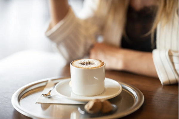 Value-for-money advertising media: paper espresso cups with lids