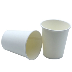 Одноразовый бумажный стаканчик для горячих напитков белого цвета на 8 унций