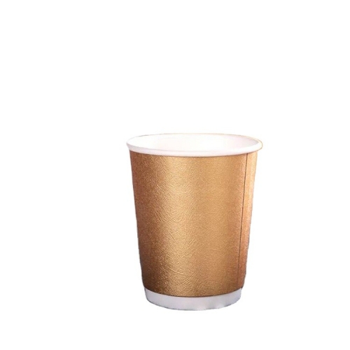 xícara de café a vácuo de papel dourado e prateado