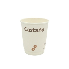Одноразовый бумажный стаканчик для кофе с двойными стенками на вынос с логотипом на крышке