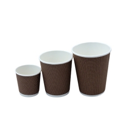 Одноразовая кофейная чашка коричневого цвета из крафт-бумаги