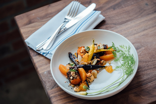 Disposable wedding plates are considered a high-end dining option