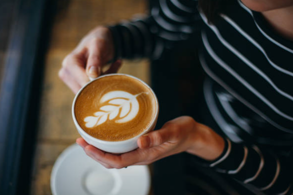 We should use biodegradable cups with lids to hold hot drinks