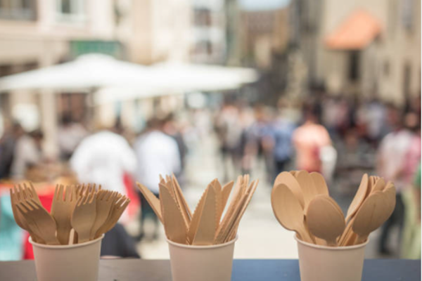 Eco-friendly cutlery set allows you to live a green and healthy life