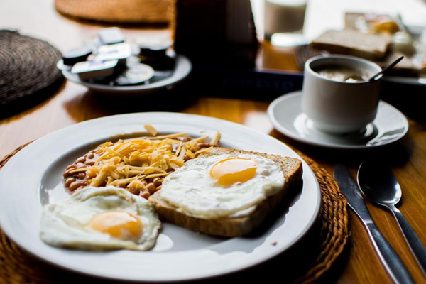 Disposable rectangular plates become the new tableware for fast food restaurants