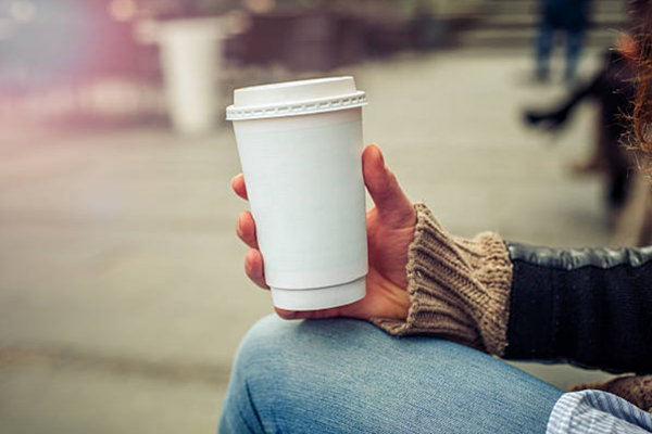 Eco-friendly 12oz paper cup with lid enhances consumer experience