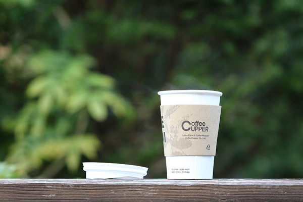 Walking advertisements - from blank paper cups to colorful paper cups