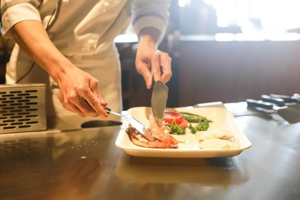 A bagasse meat tray bring more customers to your restaurant