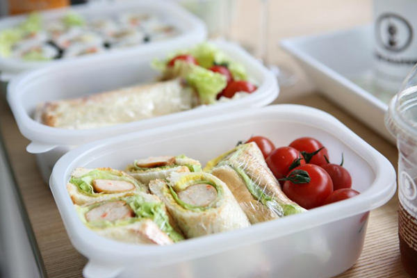 Using eco friendly disposable lunch boxes is the first step in reducing plastic waste