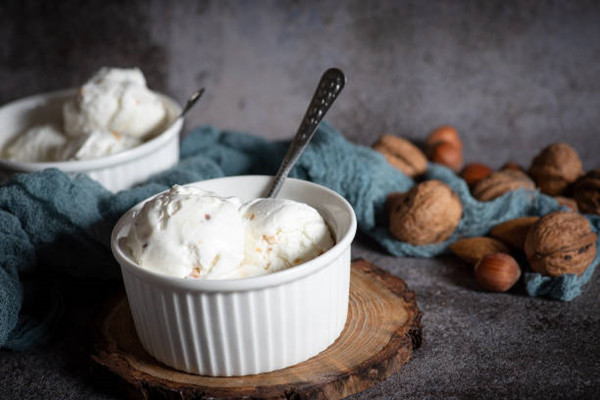 Custom ice cream containers make your ice cream shop stand out