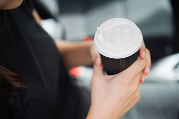 Use 2.5 oz paper cups in your cafe