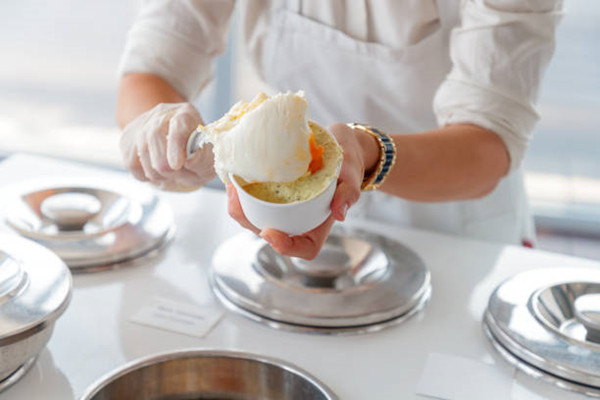 Ice cream cups with lids