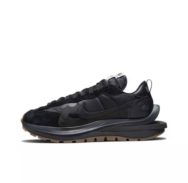 sacai x Nike VaporWaffle &quot;Black and Gum&quot;