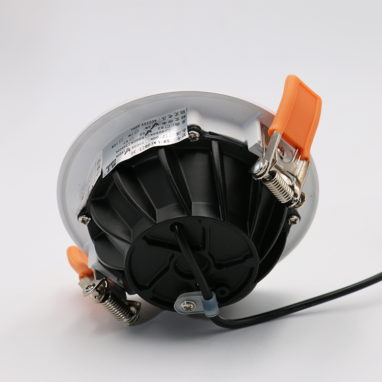 CE Rohs Certificate Commercial Ceiling Lighting Aluminum Housing 7W Recessed LED Down Light