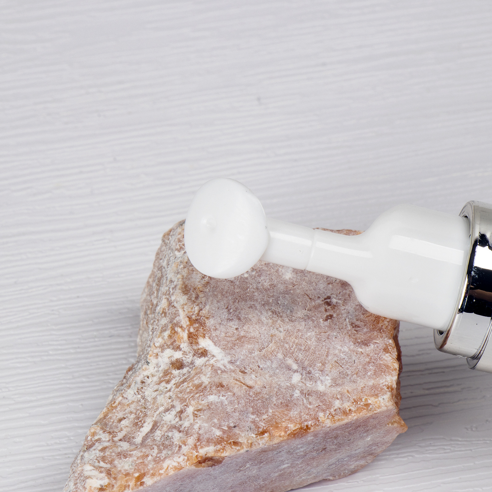 Wholesale Price Customized Empty Eye Cream Bottle Plastic Metal Airless 5/7.5/10/15ml Small Spray Pump Bottle Eye Roller