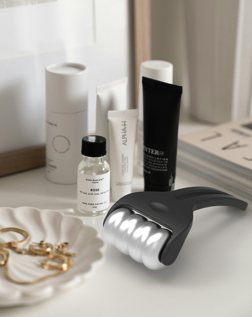 High Quality Aluminum Alloy Ice Roller Metal Facial Skin Cooling Roller China Manufacturer