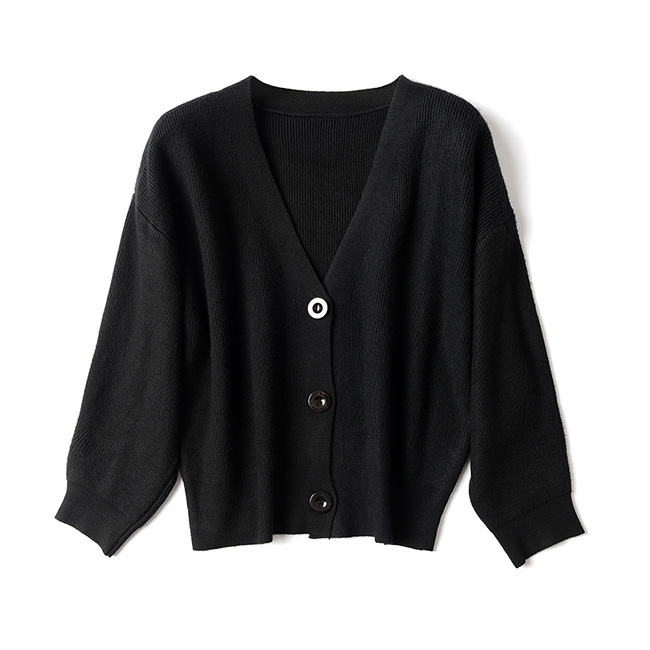 Women's winter casual warm V-neck knit cardigan outfit