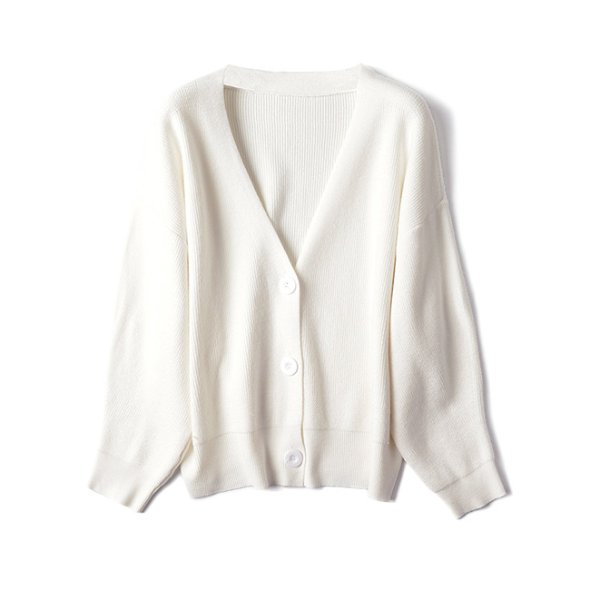 Women's winter casual warm V-neck knit cardigan outfit