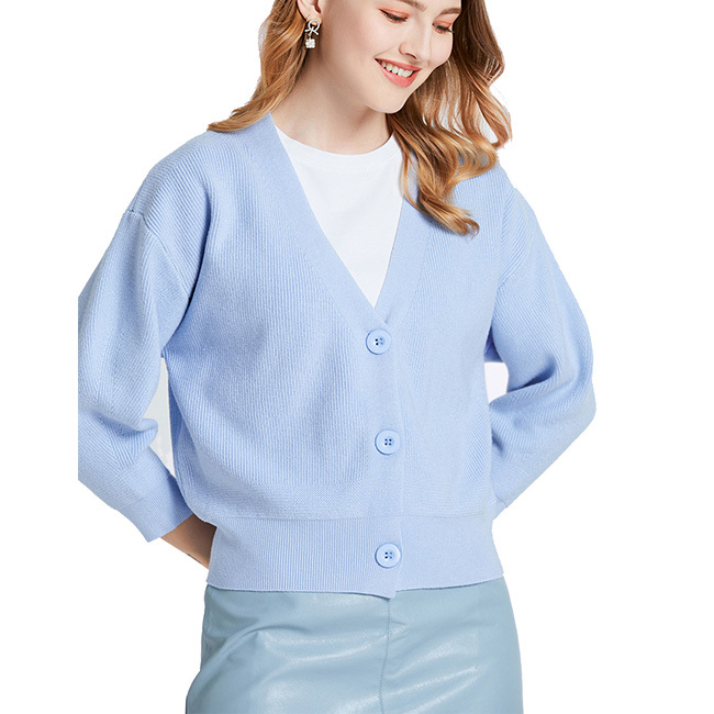 Women's winter casual warm V-neck knit cardigan outfit