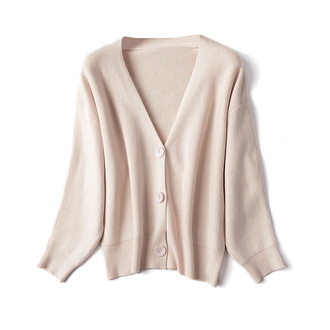 Women's winter casual warm V-neck knit cardigan outfit