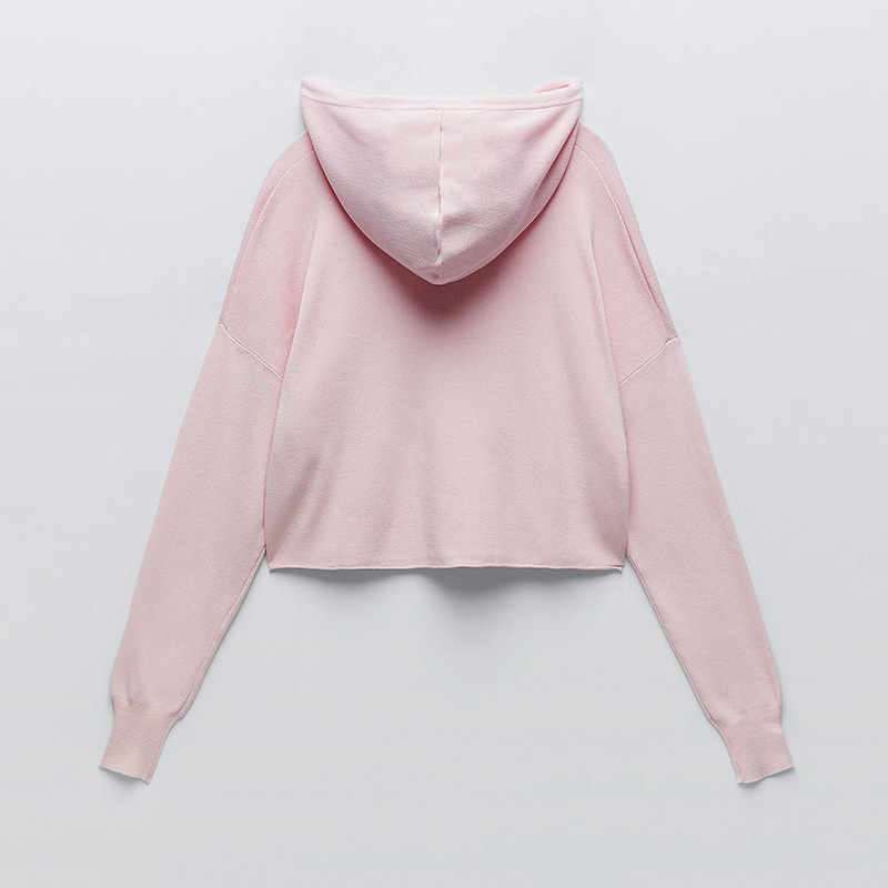 Cropped knit hoodie & knit shorts