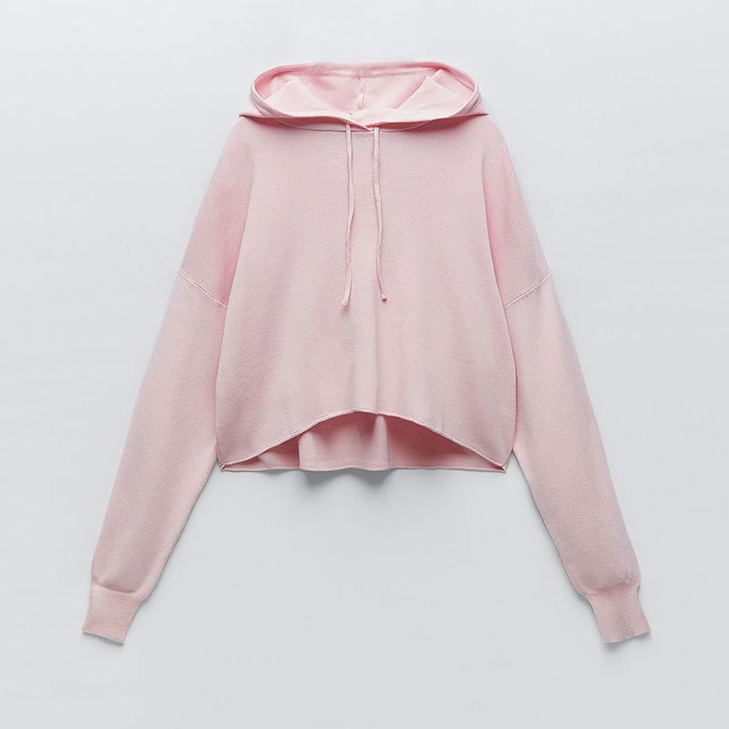 Cropped knit hoodie & knit shorts